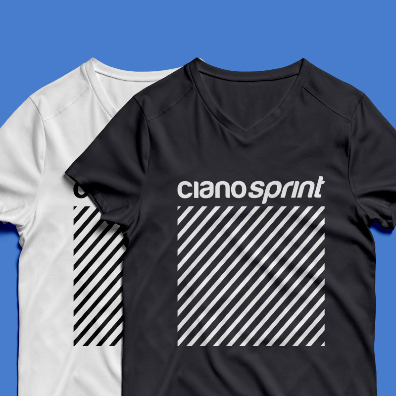 T-Shirt nera e t-shirt bianca con personalizzazione grafica e logo
